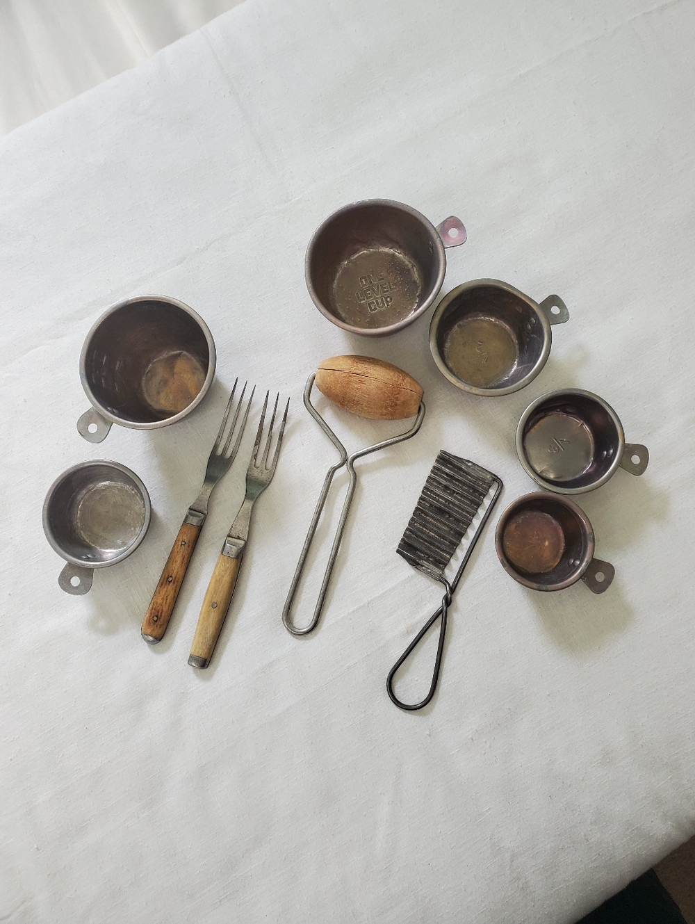 Vtg Lot of Kitchen Tools Garnisher Dough Roller 2 3 Tine Forks Set Measure Cups